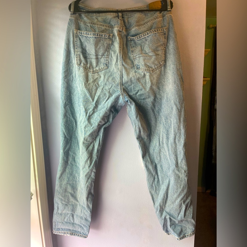 AMERICAN EAGLE RIPPED MOM JEANS - Picture 4 of 7